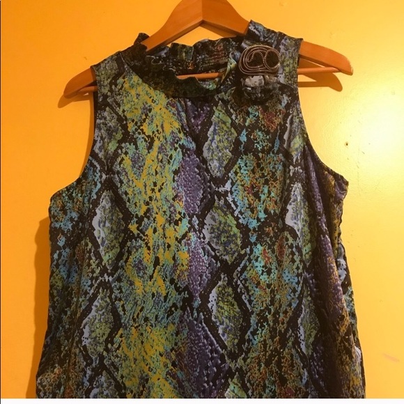 SOLD 🎈Dressy multicolor snake print top - Picture 4 of 6